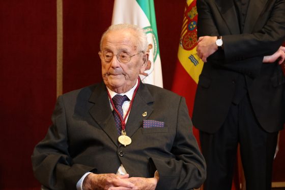 CATÓLICOS EN SEVILLA – El lebrijano Francisco García recibe la medalla Pro Ecclesia Hispalense
